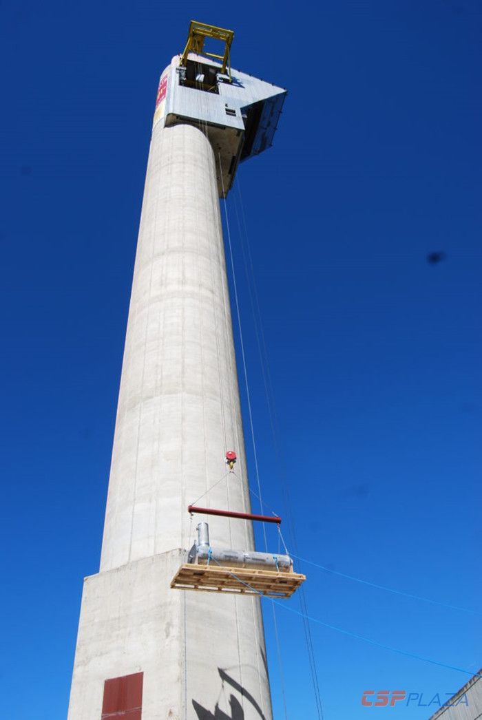 Lifting-of-the-particle-dispenser-atop-the-Themis-solar-tower-04.30.19-1-685x1024_副本.jpg
